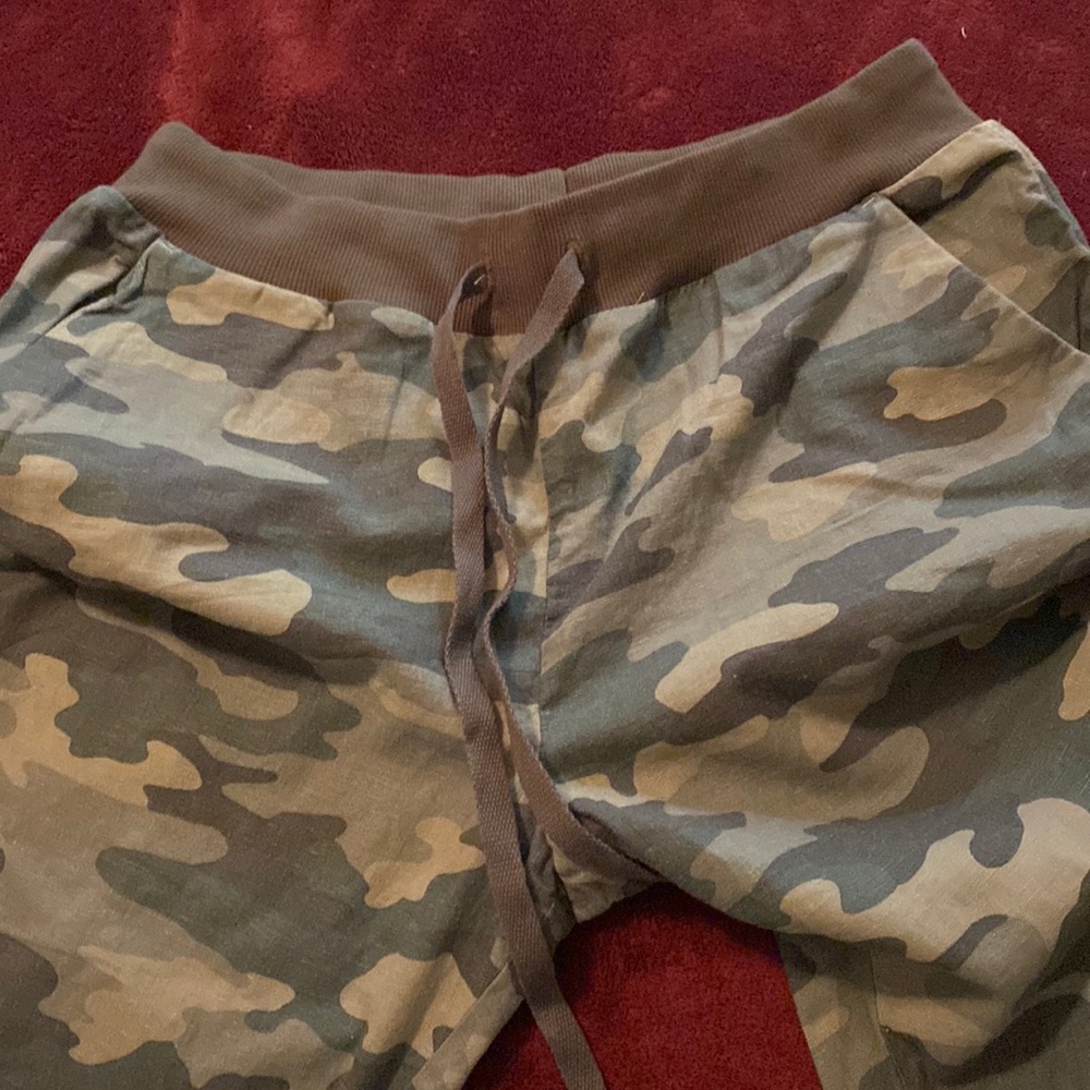 Lucky Brand The Cargo sweatpants cuff bottom button back pockets